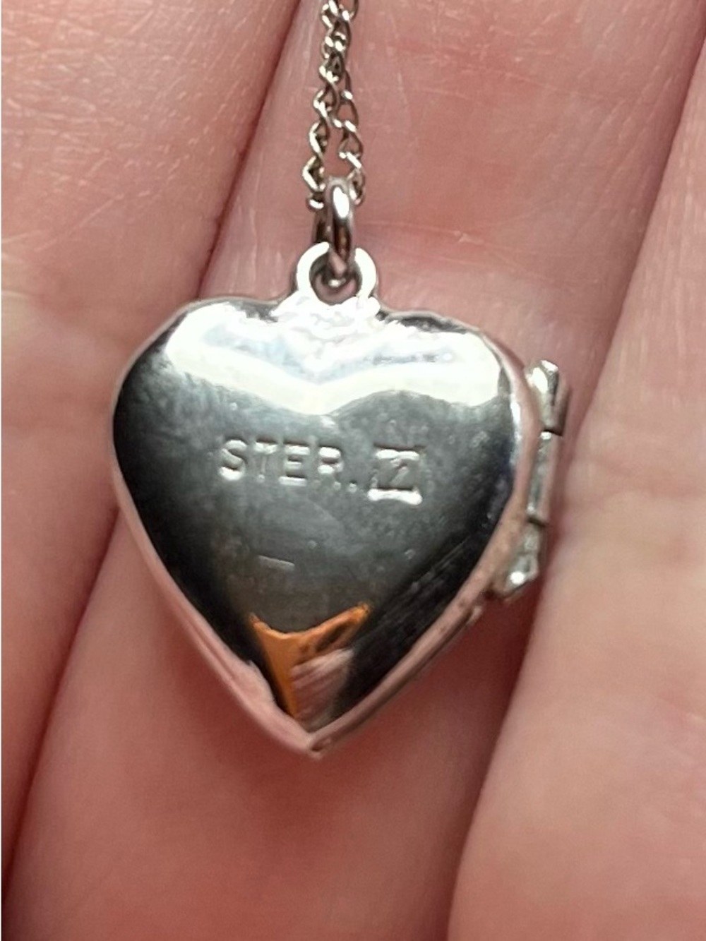 SOLD VTG Sterling Silver Heart Locket Pendant - Picture 4 of 5